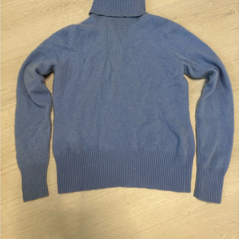 Peck & Peck Soft Blue Cashmere Sweater